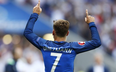 爱赢电竞精华-B费与索帅拥抱