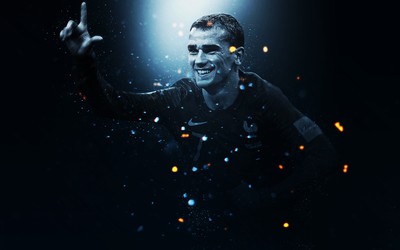 爱赢电竞焦点-内维斯赛后拥抱家人