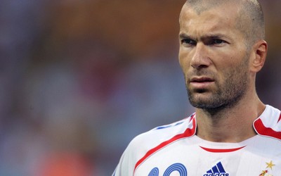 爱赢电竞焦点-内马尔参加活动亲力亲为